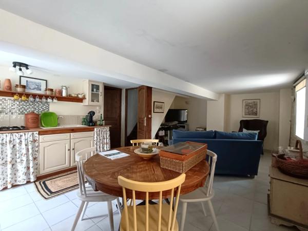 Belle grange et maison d'amis proche des commodités - 5 chambres au total!