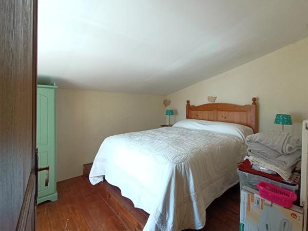 Belle grange et maison d'amis proche des commodités - 5 chambres au total!