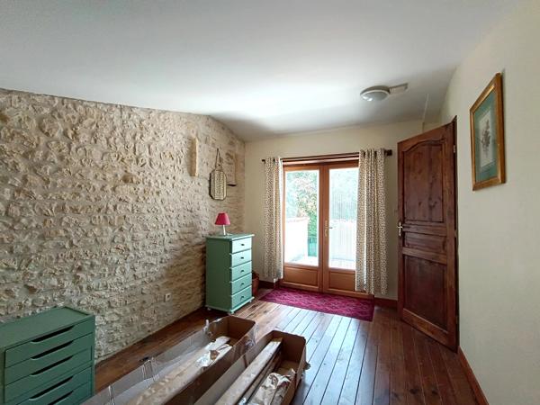 Belle grange et maison d'amis proche des commodités - 5 chambres au total!