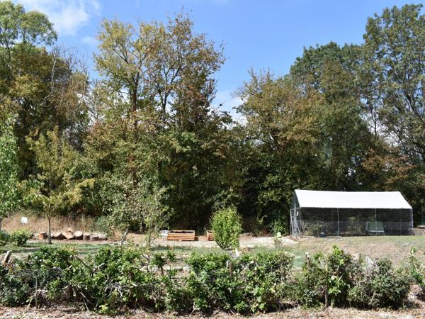 Belle grange et maison d'amis proche des commodités - 5 chambres au total!