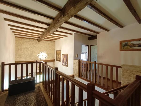 Belle grange et maison d'amis proche des commodités - 5 chambres au total!