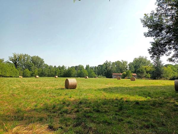 Ferme périgourdine avec dépendances et pré à Bergerac
