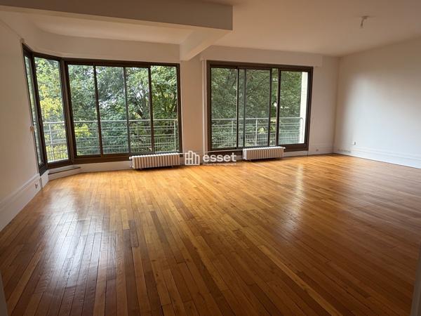 Location Appartement 3 pièces 122.93 m² - Saint-cloud 92210