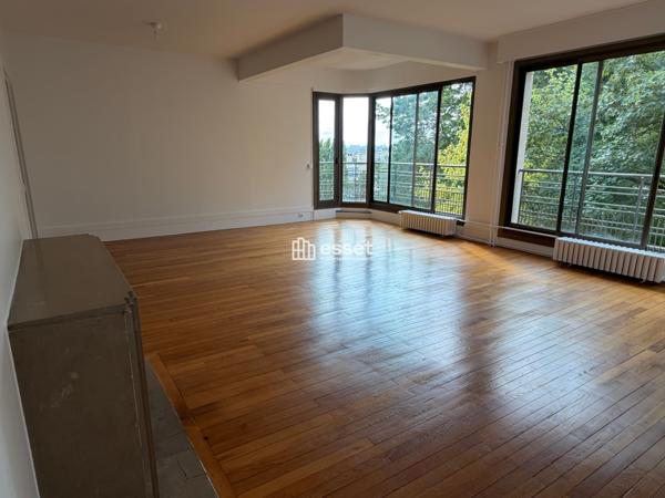 Location Appartement 3 pièces 122.93 m² - Saint-cloud 92210