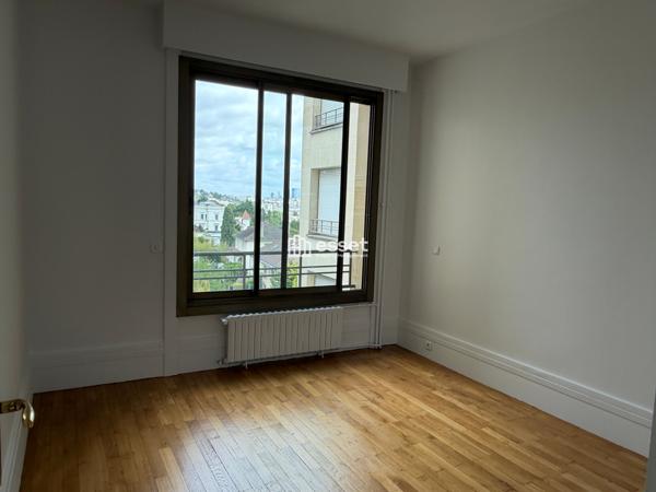 Location Appartement 3 pièces 122.93 m² - Saint-cloud 92210