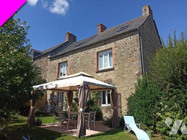 Maison en pierres sur 3 niveaux comprenant :
Au rez-de-chaussée : Entrée, wc avec lave mains, c...