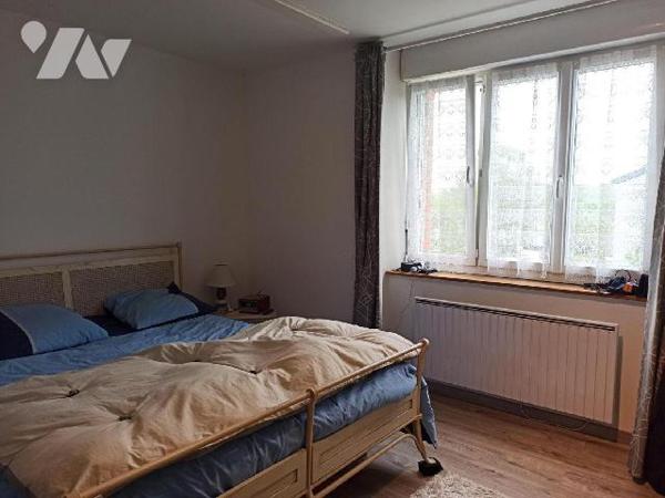 Maison en pierres sur 3 niveaux comprenant :
Au rez-de-chaussée : Entrée, wc avec lave mains, c...