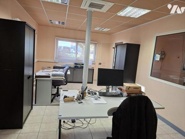 Local Cial 220 m2 en bon état.