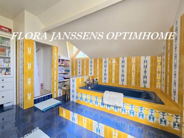 COLOMBES – Belle maison familiale indépendante aux volumes généreux, jardin arboré et grand garage