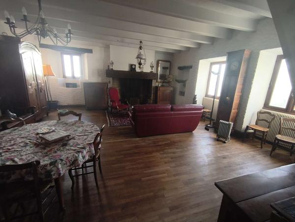 Ancienne ferme rénovée – 6 chambres, piscine et vue nature – Tulle