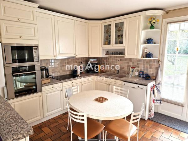 Maison à Le Bourgneuf-la-Forêt, 53410 - 7 pièces 174m²