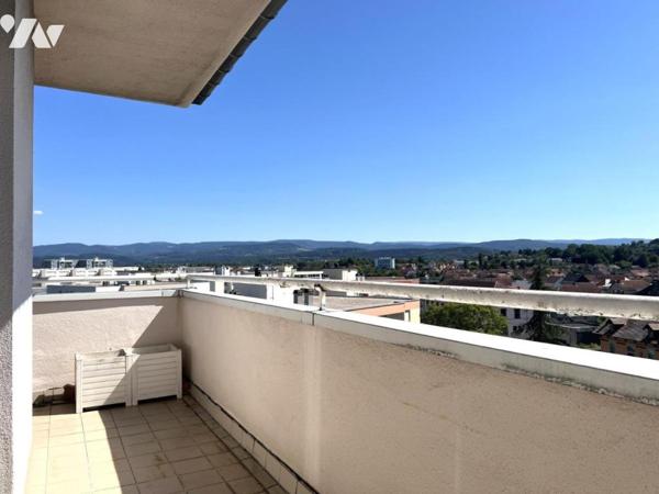 Appartement de type T4 au dernier étage avec ascenseur