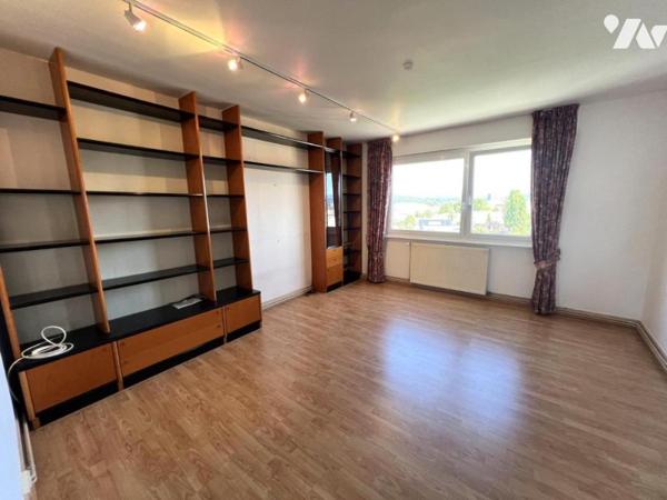 Appartement de type T4 au dernier étage avec ascenseur