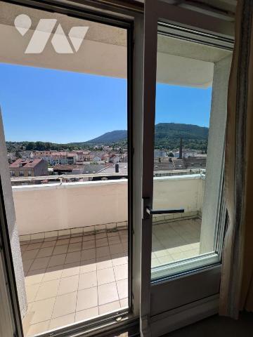 Appartement de type T4 au dernier étage avec ascenseur