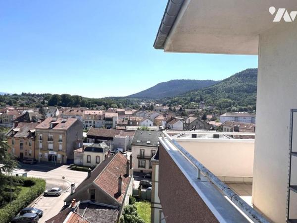 Appartement de type T4 au dernier étage avec ascenseur