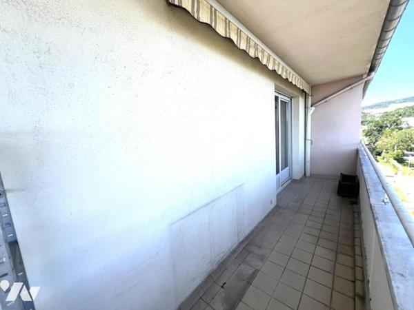 Appartement de type T4 au dernier étage avec ascenseur