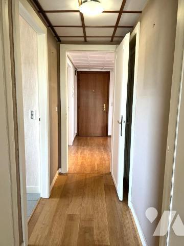 Appartement de type T4 au dernier étage avec ascenseur