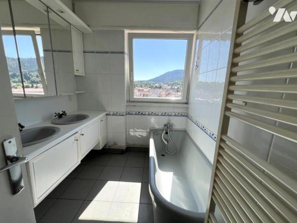 Appartement de type T4 au dernier étage avec ascenseur