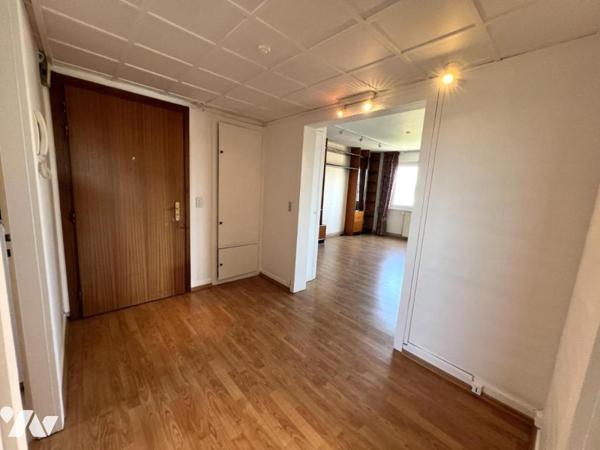 Appartement de type T4 au dernier étage avec ascenseur