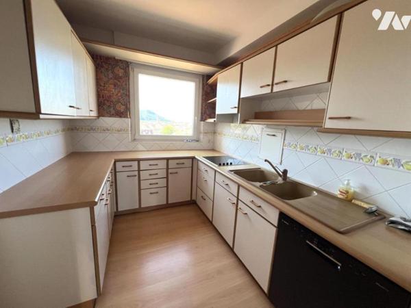 Appartement de type T4 au dernier étage avec ascenseur