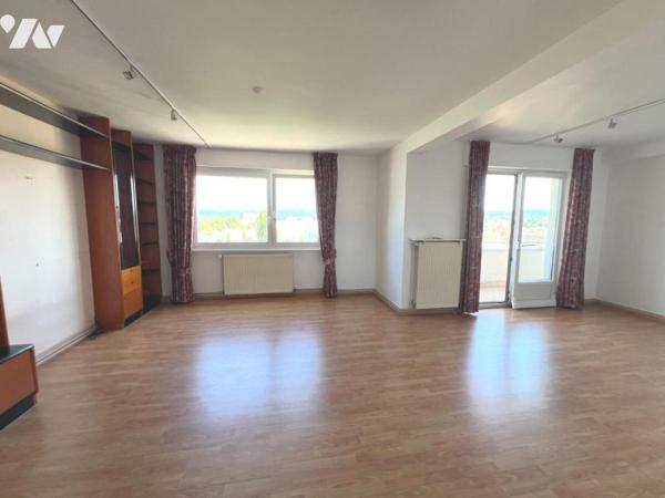 Appartement de type T4 au dernier étage avec ascenseur