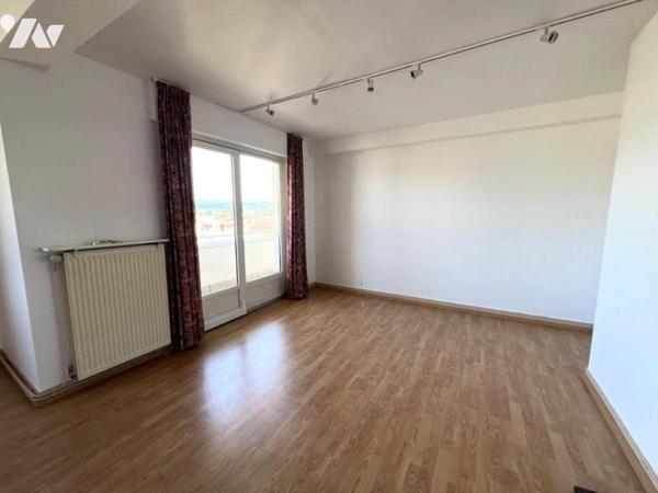 Appartement de type T4 au dernier étage avec ascenseur