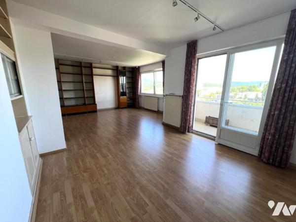 Appartement de type T4 au dernier étage avec ascenseur