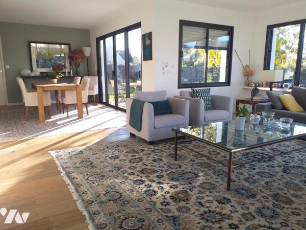 Bourg maison récente de 4 chambres sur jardin de 844m² poss 2 logements