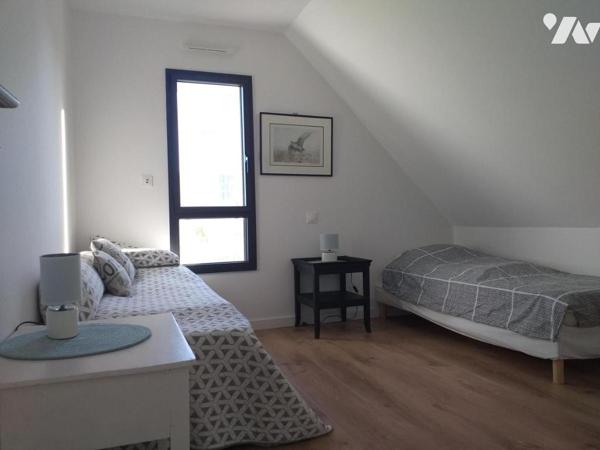 Bourg maison récente de 4 chambres sur jardin de 844m² poss 2 logements