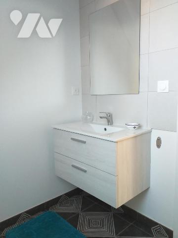 Bourg maison récente de 4 chambres sur jardin de 844m² poss 2 logements