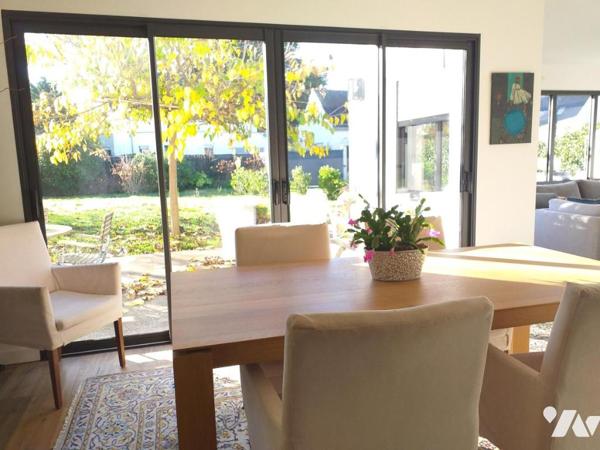 Bourg maison récente de 4 chambres sur jardin de 844m² poss 2 logements