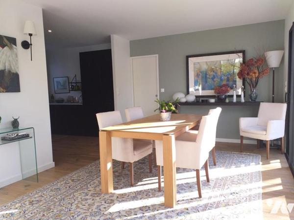 Bourg maison récente de 4 chambres sur jardin de 844m² poss 2 logements