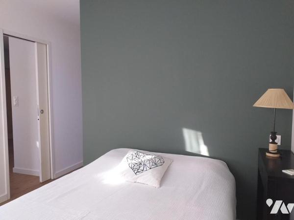 Bourg maison récente de 4 chambres sur jardin de 844m² poss 2 logements