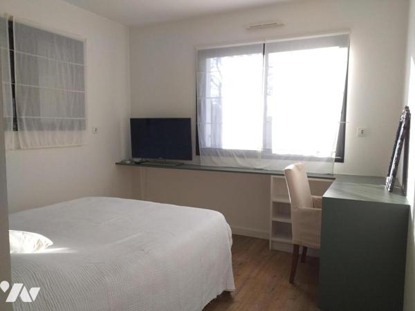 Bourg maison récente de 4 chambres sur jardin de 844m² poss 2 logements