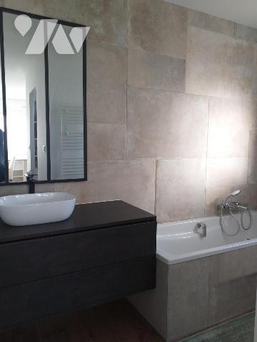 Bourg maison récente de 4 chambres sur jardin de 844m² poss 2 logements