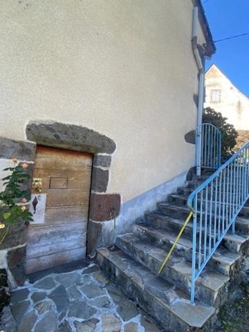 Maison de campagne à vendre 3 pièces proche de Salers (15)