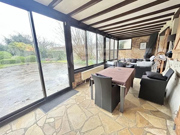 Maison Briarde familiale de 188.5m² avec carport et jardin.