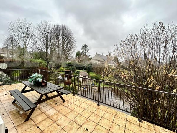 Maison Briarde familiale de 188.5m² avec carport et jardin.