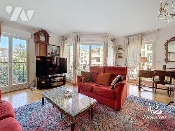 Au deuxième étage d'une résidence de standing construite début des années 2000, sécurisée, avec...