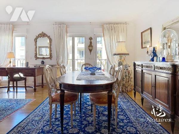 Au deuxième étage d'une résidence de standing construite début des années 2000, sécurisée, avec...