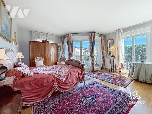 Au deuxième étage d'une résidence de standing construite début des années 2000, sécurisée, avec...