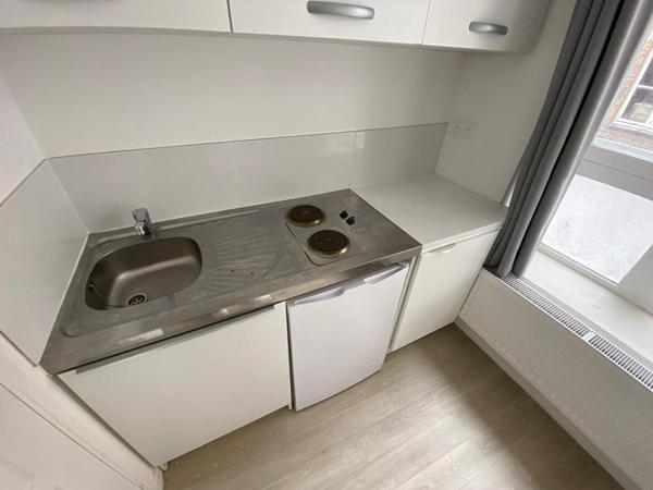 A LOUER : T1 à LILLE • rue Pharaon de Winter, Vieux-Lille • 575 € CC • Réf. 753-001