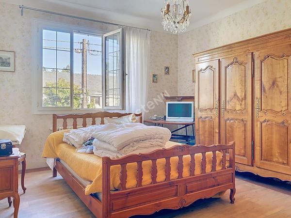 LONGCHAMP,GAUDINIERE, Vaste maison 5 chambres , jardin SO ,Garage