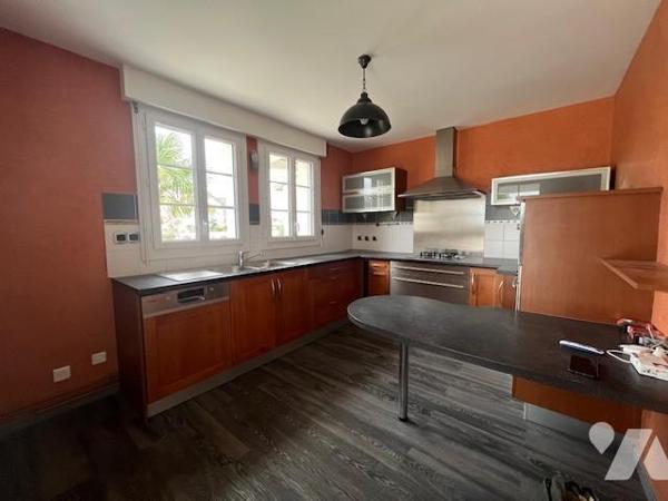 Pavillon 6 pièces, garage, jardin, piscine, préau