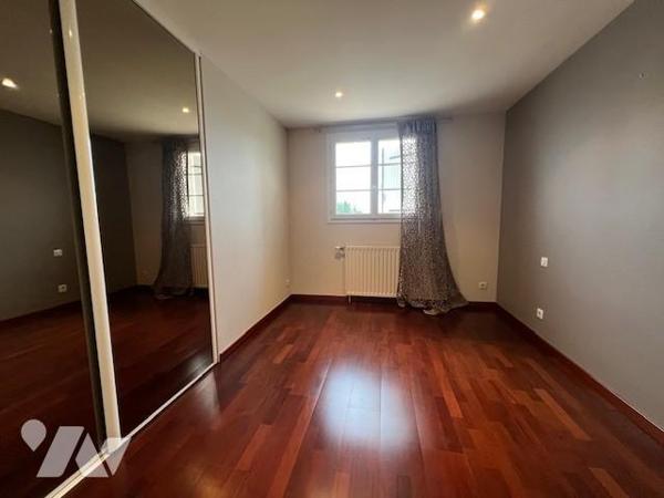 Pavillon 6 pièces, garage, jardin, piscine, préau