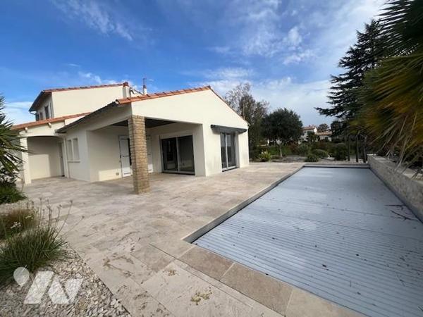 Pavillon 6 pièces, garage, jardin, piscine, préau