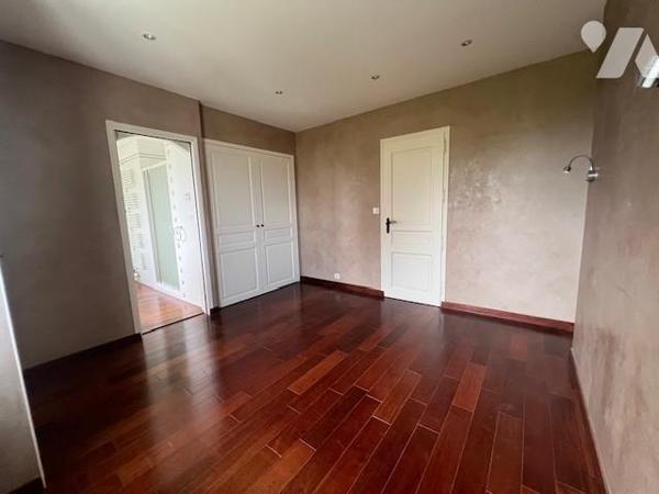 Pavillon 6 pièces, garage, jardin, piscine, préau