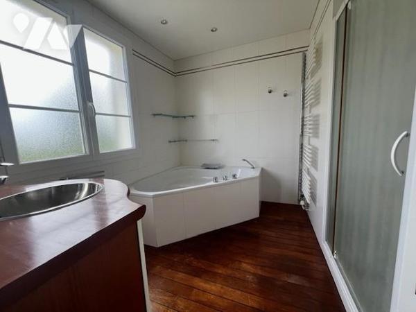 Pavillon 6 pièces, garage, jardin, piscine, préau