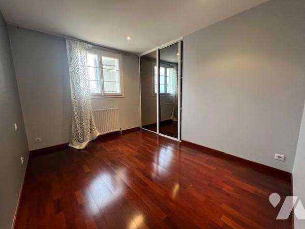 Pavillon 6 pièces, garage, jardin, piscine, préau