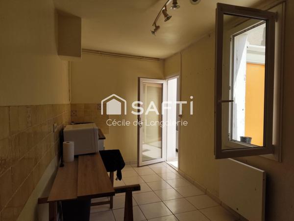 PETITE MAISON PLEIN CENTRE VILLE AU CALME - PROPRE